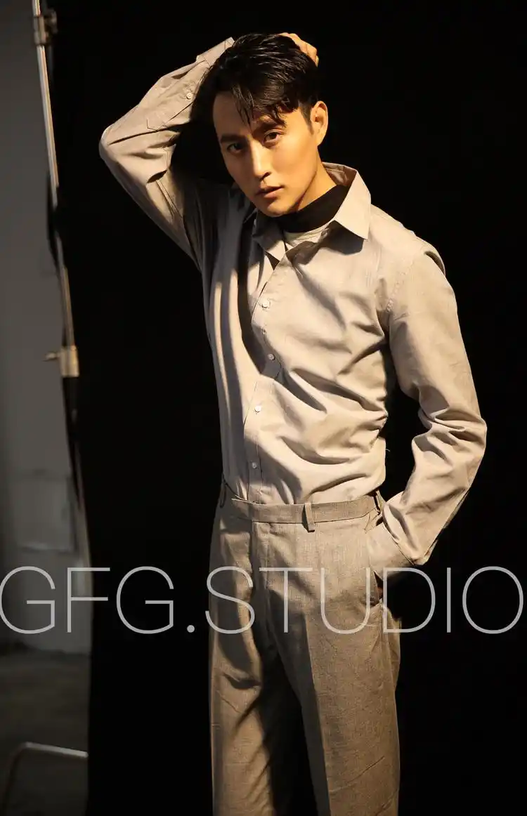 朱荣荣时尚写真,驾驭个性造型随意切换