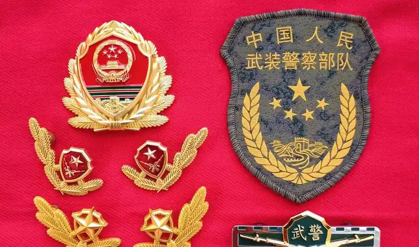 图:21式武警部队帽徽,臂章 毛启国摄将武警黄金部队,森林部林,水电