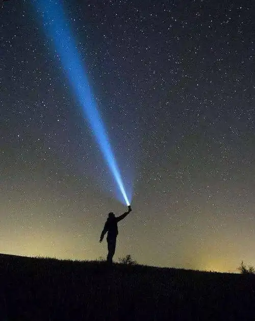 今日福利:愿做你背景里的一束光,来个视频红包?