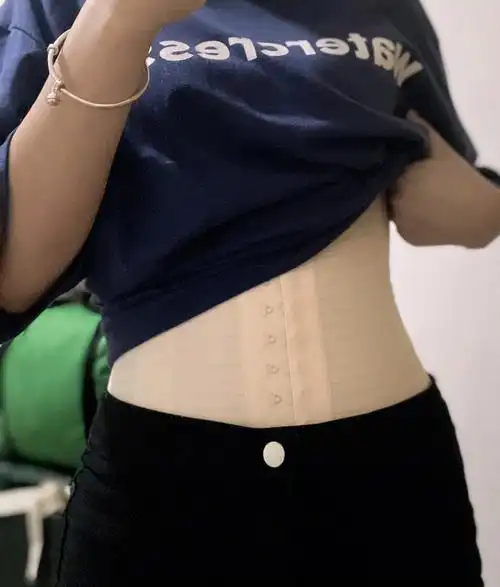 束腰带对肚子有肉肉的女生来说简直不要太合适尤其是夏天 一定要选择