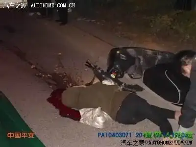 12月13日,一女子在快车道骑电马被爆头