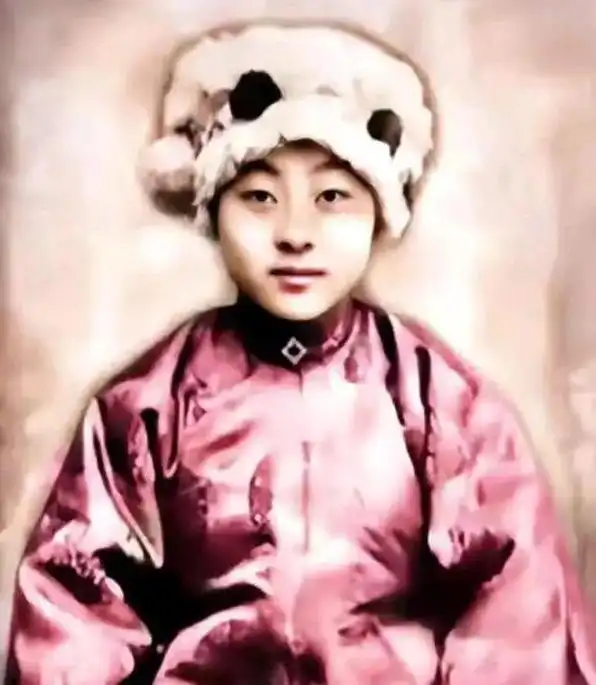 女匪首张素贞,美艳惊张学良,百姓惋惜