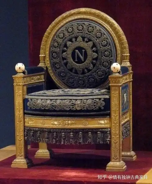 帝政家具桌台等主要模仿古罗马,古希腊,古埃及的形式与装饰;橱柜多为