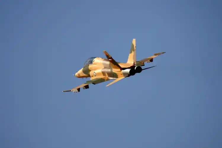 高清伊朗山寨f5战机造出双座版3