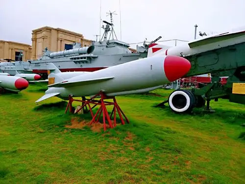 是中国唯一的一座全面反映中国海军发展的军事博物馆,青岛海军博物馆