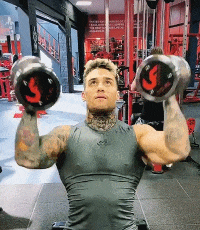 你是否了解阿诺德的推举动作分析其中优缺点了解其中动作要领