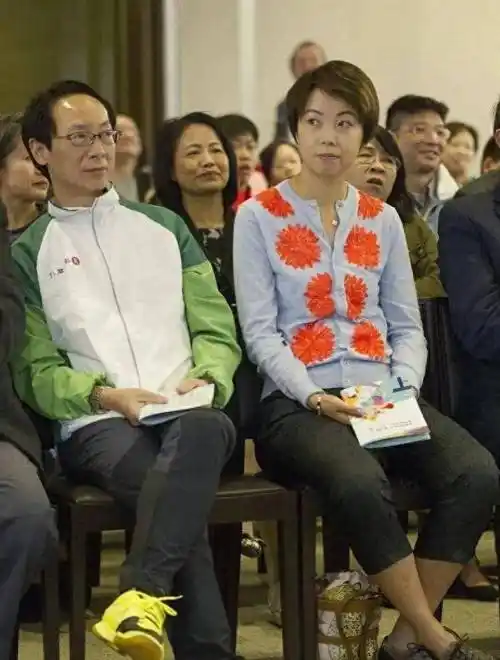 为嫁大20岁富豪拒绝为国出战,扭头与丈夫分居,张怡宁的争议情史_徐威