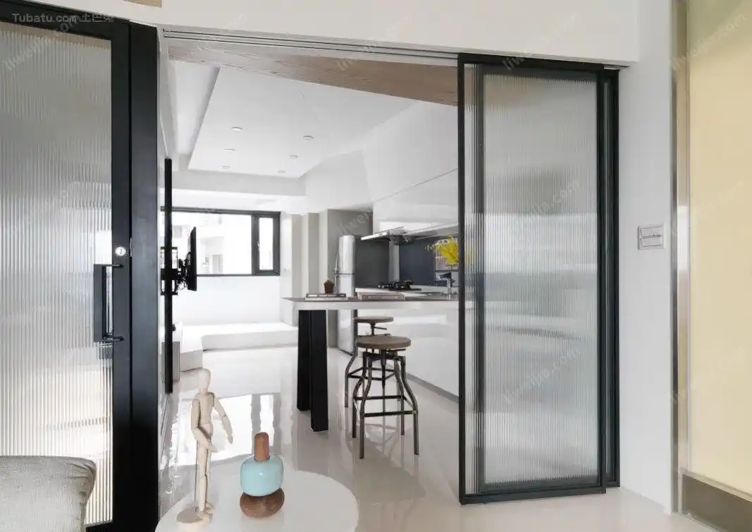 厨房客厅拉丝玻璃隔断装修效果图