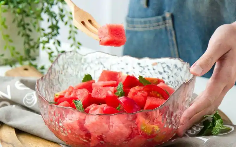 3伏天就是趴着别动,捧着这盘越吃越凉快的西瓜沙拉