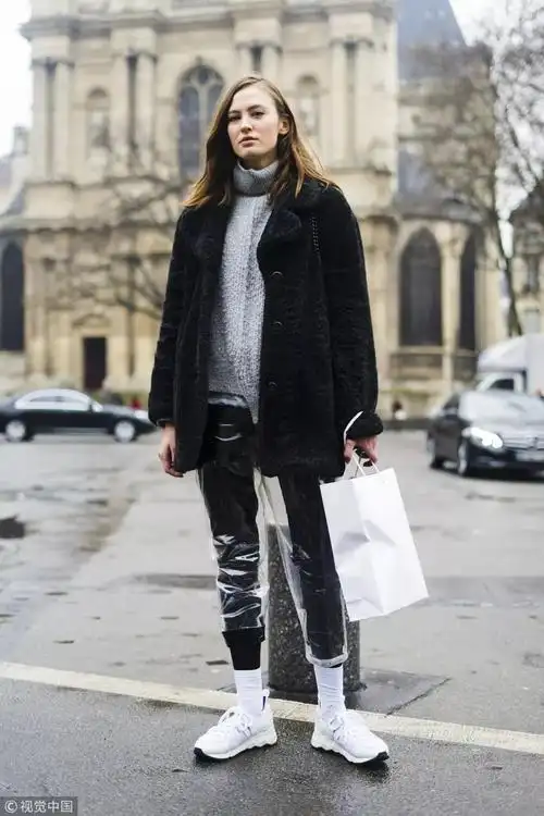 "裤子套袜子"还是"袜子套裤子"?