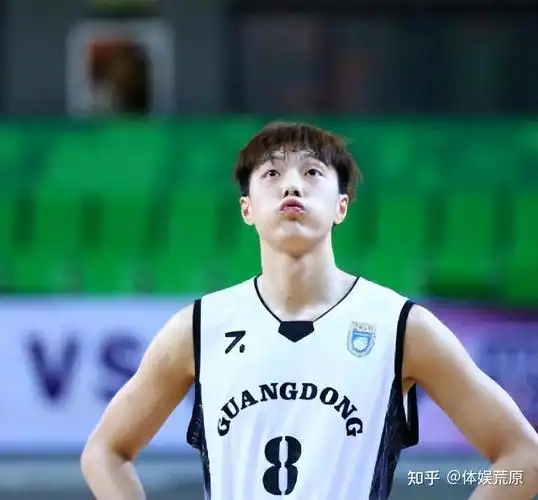 胡明轩对阵山西队5分4篮板2助攻