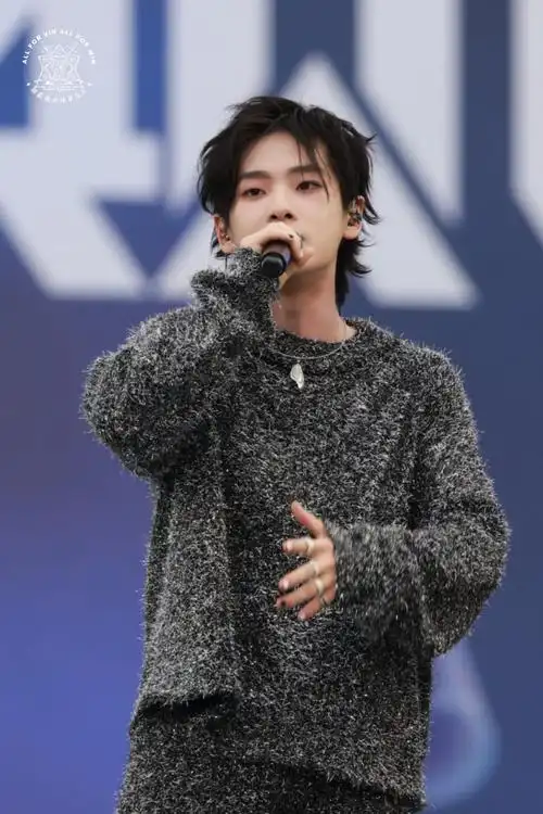 周震南舞台状态很巅峰##周震南照片