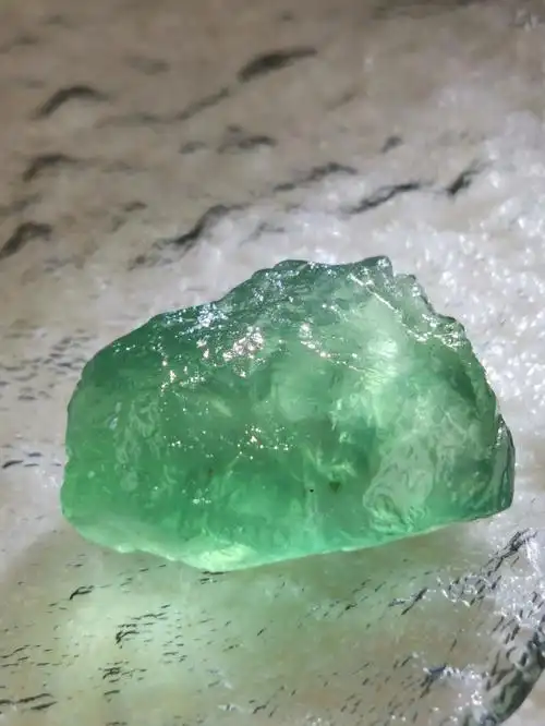 一颗绿萤石崽崽,湖水绿的颜色特别清新 晶体干净透澈,实物更美!4.