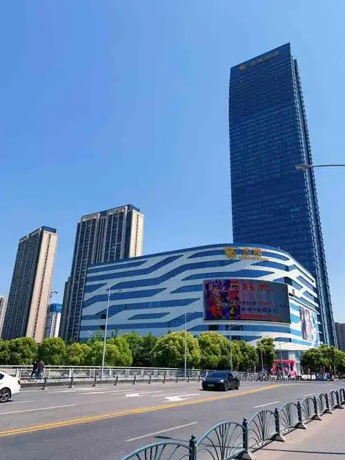 金鹰国际购物中心(昆山店)-"现在金鹰人是越来越多了,以前的时候我