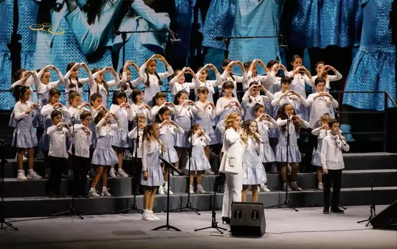 意大利安东尼亚诺小合唱团2020新年音乐会一首超级可爱超级甜的夜空中