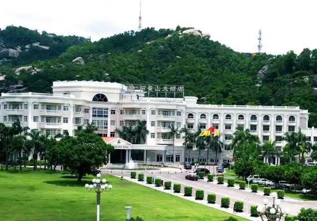 珠海石景山旅游中心大酒店能容纳170人的会议室