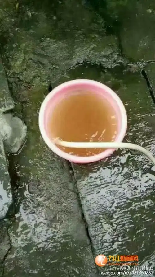 德安县吴山村村民反映自来水管流黄泥水 回应:立即处理