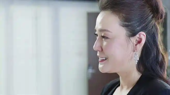 暖暖的幸福:女老板装醉试探,哪料为人正直,女老板对他刮目相看-影视综