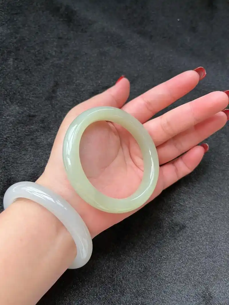 保真和田玉葡萄肉色手镯圈口56.颜色奶绿奶绿的,简直就是绝绝 - 抖音