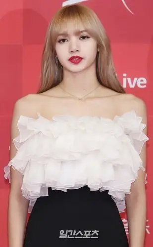 lisa真的是直角肩吗