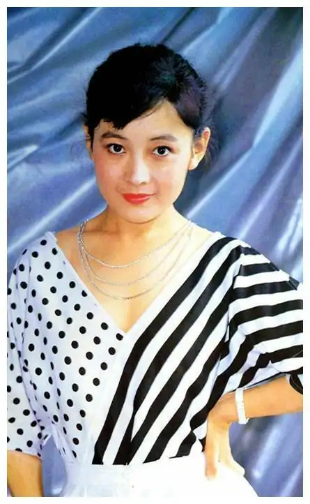 影后娜仁花的爱情故事出道零绯闻丈夫是影帝儿子情商很高