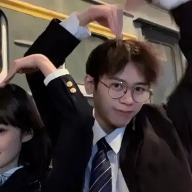 好看的流行情侣头像一对两张真人图片