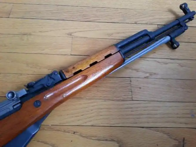 但到了70年代中期,63式步枪暴露出各种问题,当时部队有"还我半自动"