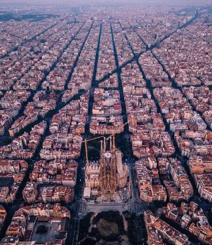 俯瞰视角的巴塞罗那 | 摄影师 ben moore