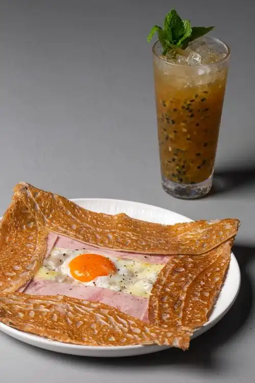 法式薄饼配百香苏打