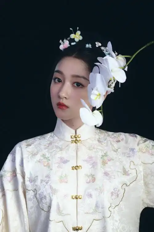 关晓彤明制汉服##关晓彤的汉服纹着吉祥##春晚