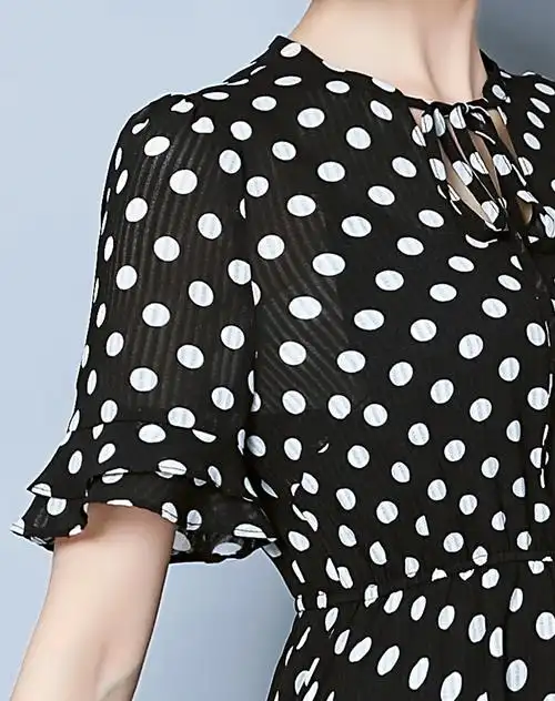 时尚波点系带荷叶袖连衣裙黑底白点