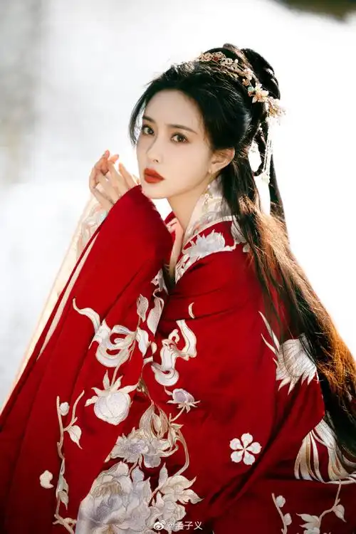 孟子义说英雄赤色华服造型##孟子义与古风红衣适配度