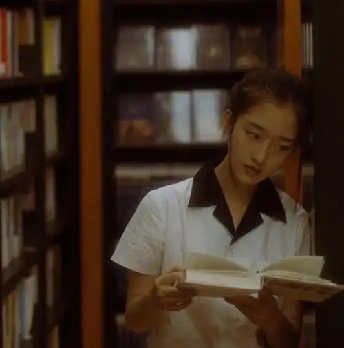 有一种性感叫邓恩熙穿校服看到这身材不是一般人能比