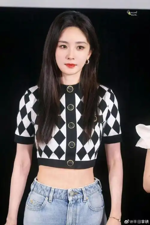 杨幂的裤腰大了