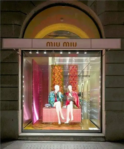 miu miu专卖店橱窗