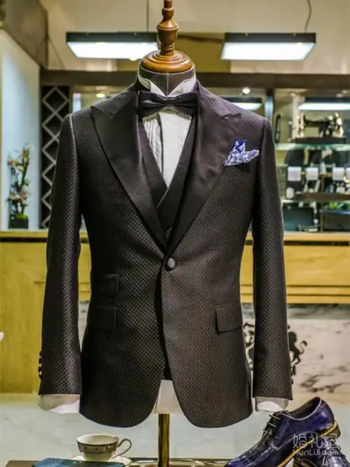 西装  格子黑色系,面料垂感好 资深量体搭配师傅,一对一服务 意大利