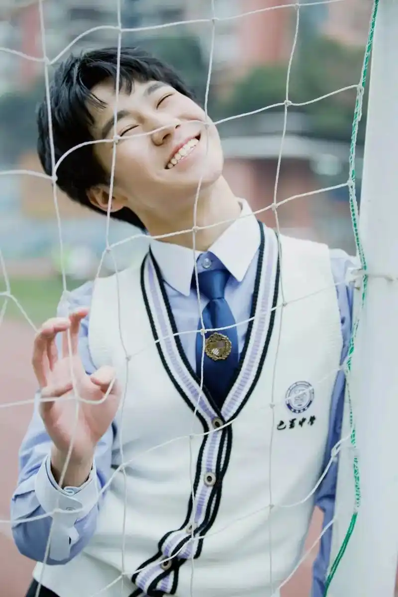 在张真源被雪藏的一年里,巴蜀中学把所有的镜头都给了他 因为他 - 抖