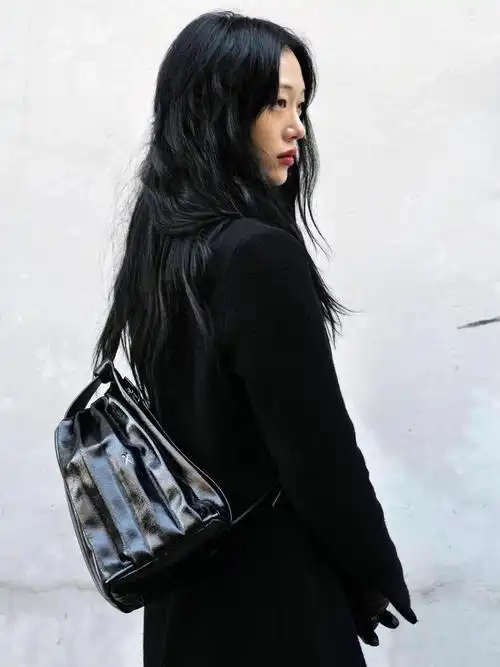 今天和大家分享这款谁剪谁好看的渣欲风长碎发,高层次发型实在是太有