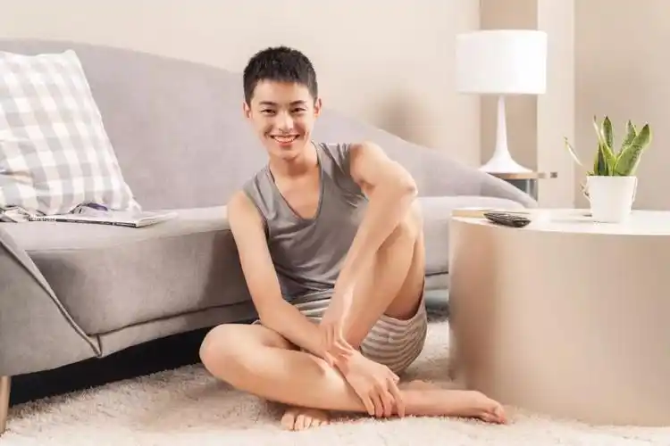 我们试穿了优衣库的这个系列,居然可以越穿越凉快!