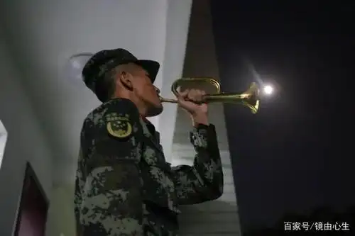 熄灯号响,你我同家人共聚梦乡,月尽天明,咱们一起再赴沙场.