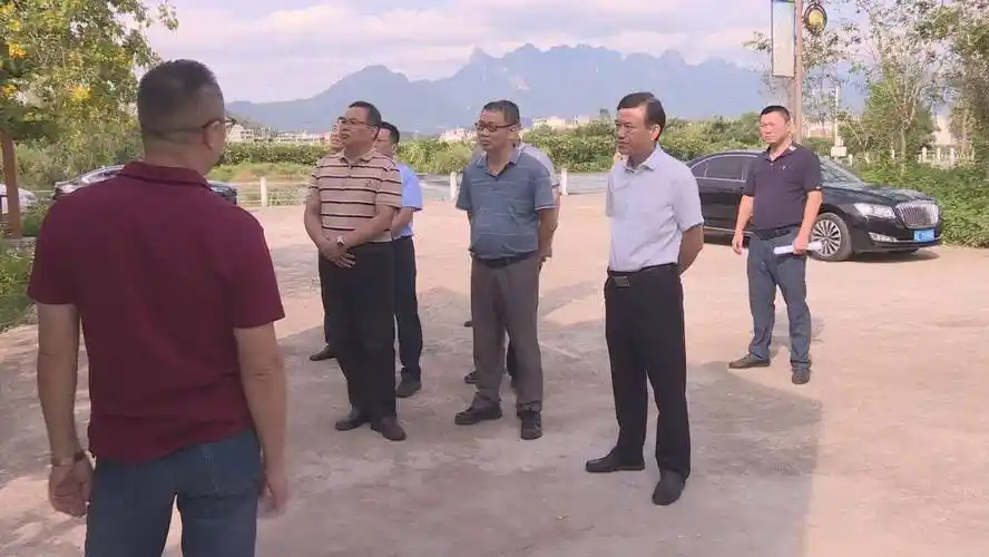 大溪镇开展种植业绿色发展工作督查,县人大常委会副主任朱顺忠,钟育辉