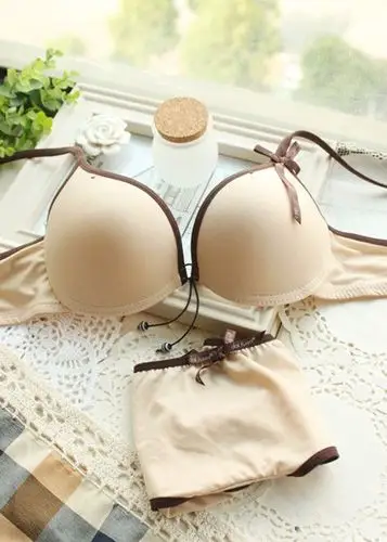 日单简洁可爱少女文胸聚拢女士内衣可爱性感无痕文胸套装