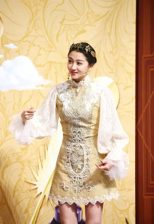 关晓彤中世纪宫廷风造型图片