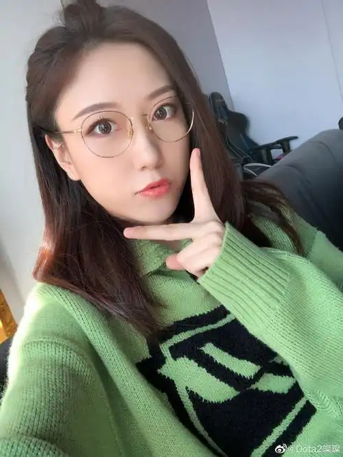 dota2-有惊无险!美女解说璨璨路遇醉汉险些出事,水友:注意安全