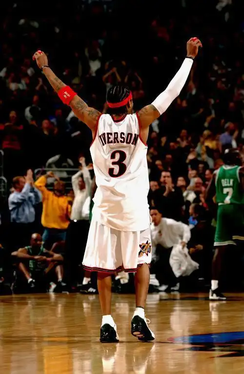 谁能帮我找艾弗森图片做头像?要最帅的