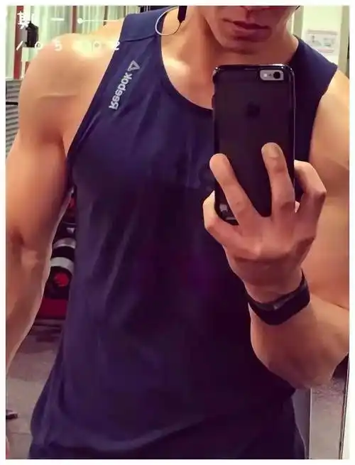 走在荷尔蒙充盈的安志杰,性感魅力无法挡!_事业_外表_演技