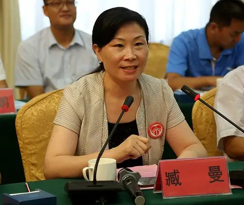 org/tr/xhtml1/dtd/xhtml1-transitional.dtd