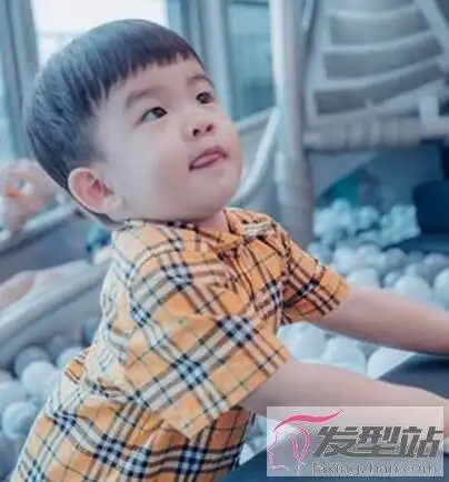 2-3岁的小男孩发型 谁说年龄小就没有好看发型