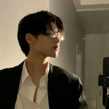 令人怦然心动好看的成熟男生头像