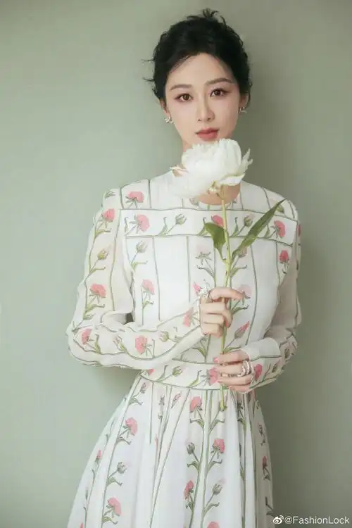 杨紫 唯一纯白茉莉花